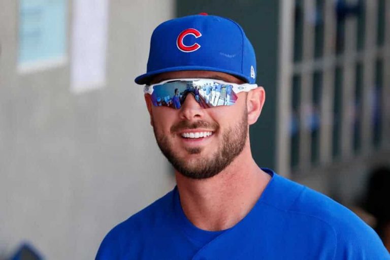 Prior to his return to Wrigley Field with the Giants, Kris Bryant walked through Wrigleyville and made a stop by his mural on a famous bar