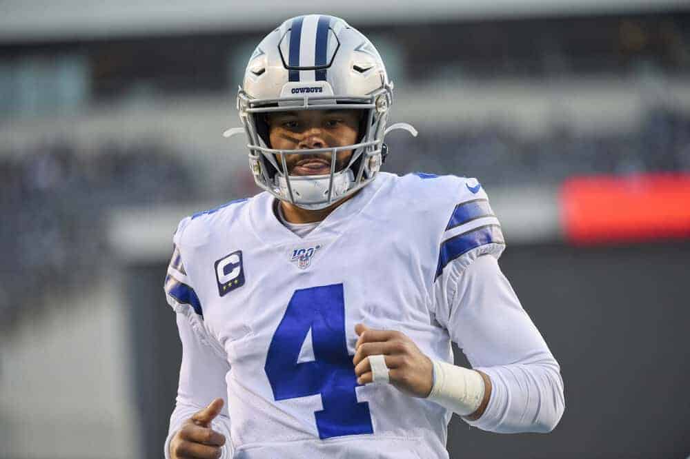 A Dallas Cowboys writer was trashed all over the web after claiming the team should bring in Marcus Mariota to give Dak Prescott some competition