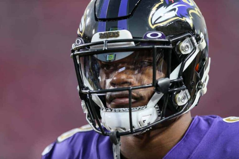 According to a report, Lamar Jackson is currently ghosting the Baltimore Ravens when they send contract extension offers to the quarterback