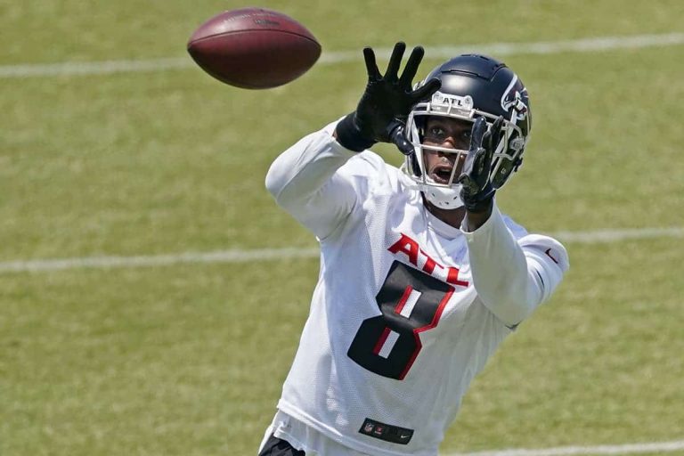 Atlanta Falcons tight end Kyle Pitts' latest tweet had many fans thinking Deshaun Watson was close to a deal with Atlanta amid the rumors