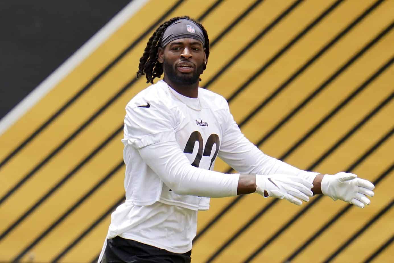 Pittsburgh Steelers running back Najee Harris was quick to delete an Instagram post that criticized quarterback Ben Roethlisberger prior to their playoff game