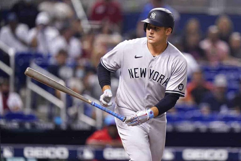 According to a report, Anthony Rizzo has been adamant with his family members that he would like to remain a member of the New York Yankees