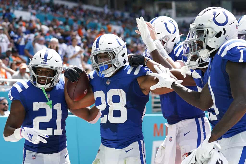 DraftKings FanDuel NFL DFS Lineup optimizer picks today tonight WEek 18 fantasy football NFL fantasy DraftKings prefect lineup, how to build a DraftKings NFL lineup, how to stack on DraftKings, DraftKings NFL DFS stacks