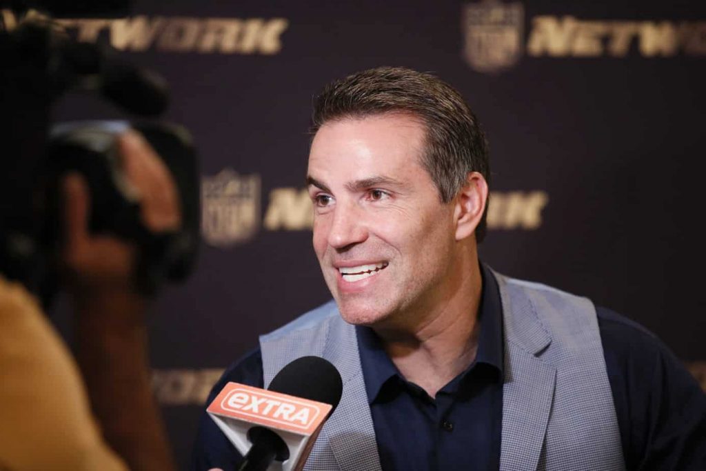 Kurt Warner was trolled all over the web for rocking a shiny silver puffer jacket while calling the Raiders-Browns game on Monday afternoon