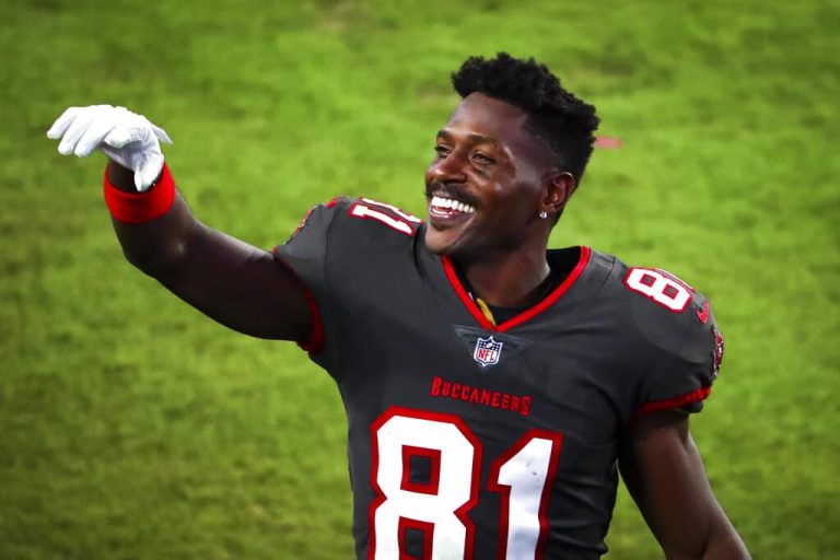 During a recent interview, free agent wide receiver Antonio Brown revealed that he believes Tom Brady will come out of retirement in the future