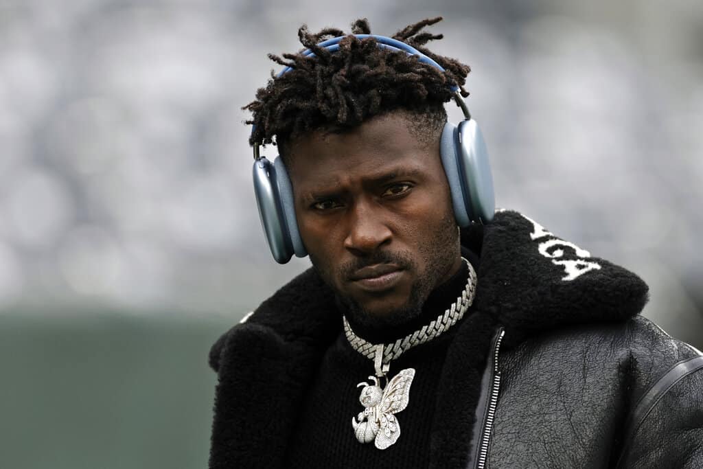 Antonio Brown quickly deleted the social media post calling out Tom Brady and the Bucs after being called out for lying about the MRI date