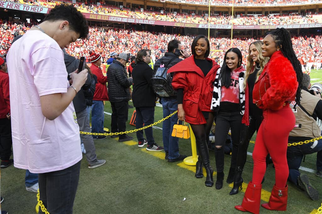 Patrick Mahomes' Brother Jackson Slips On Nikes at Super Bowl 2023 – Rvce  News