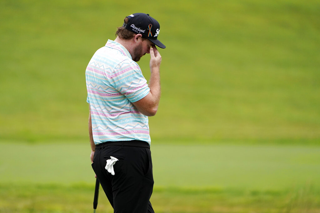 Golfer Threw his Putter off the Green, Later Snapped Club in Meltdowns